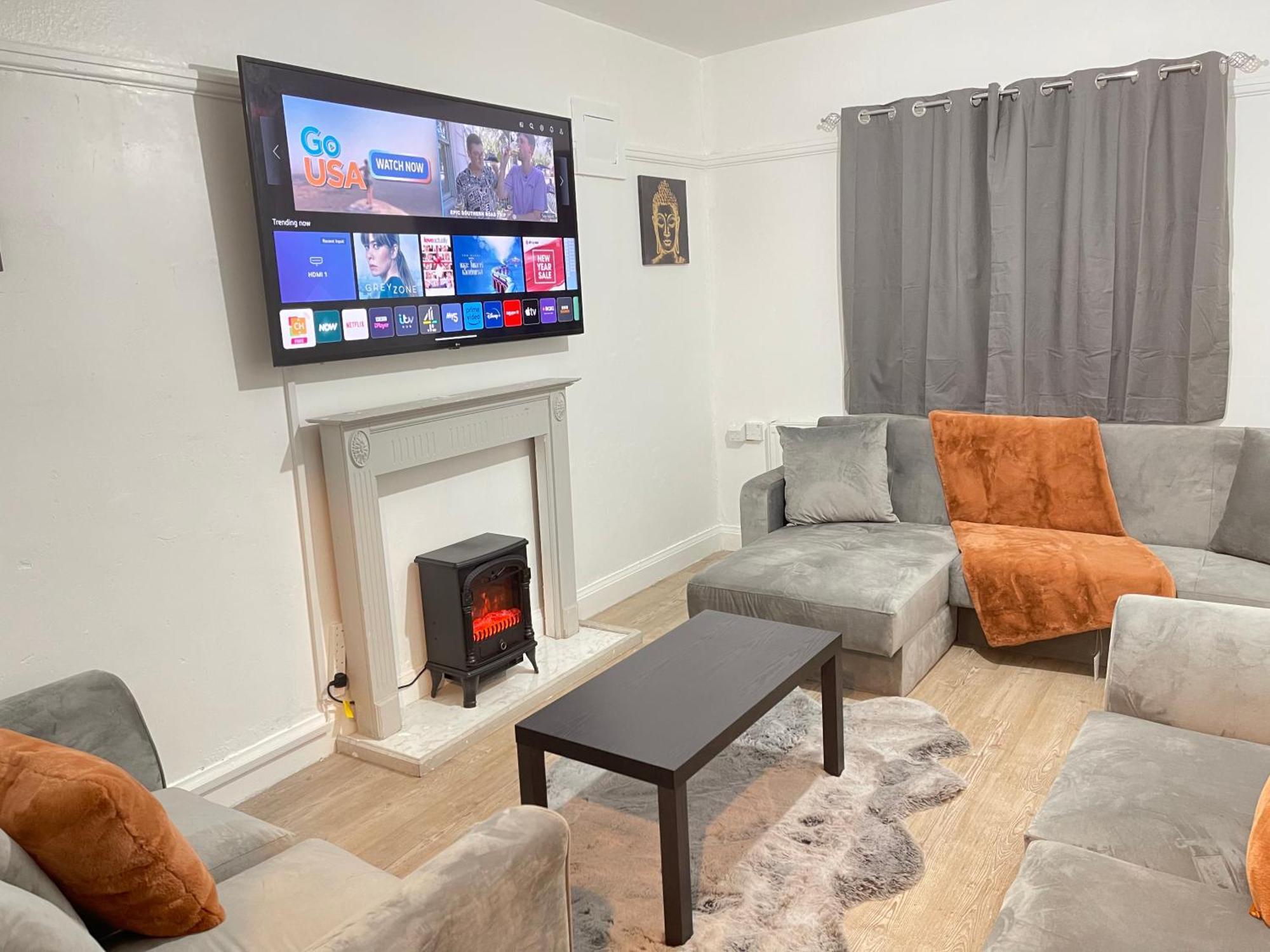 Hometel Digs Hidden Gem Large Comfy Home Can Sleep 15 Braunstone Town Extérieur photo