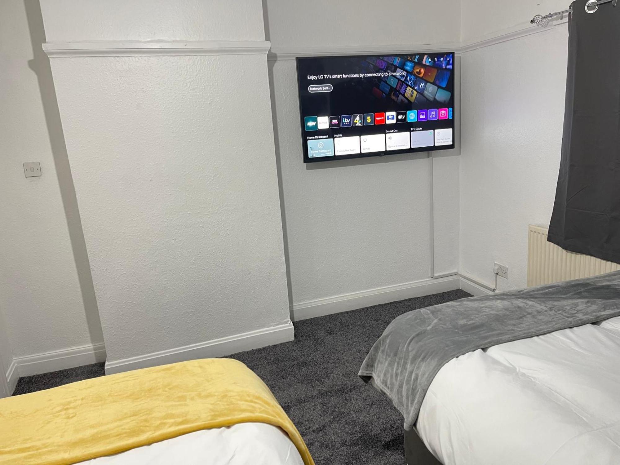 Hometel Digs Hidden Gem Large Comfy Home Can Sleep 15 Braunstone Town Extérieur photo